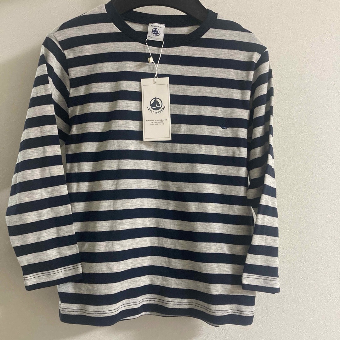 PETIT BATEAU(プチバトー)の新品　プチバトー100.110☺︎ロゴロンTボーダー　ラルフ、ファミリア好き キッズ/ベビー/マタニティのキッズ服男の子用(90cm~)(Tシャツ/カットソー)の商品写真