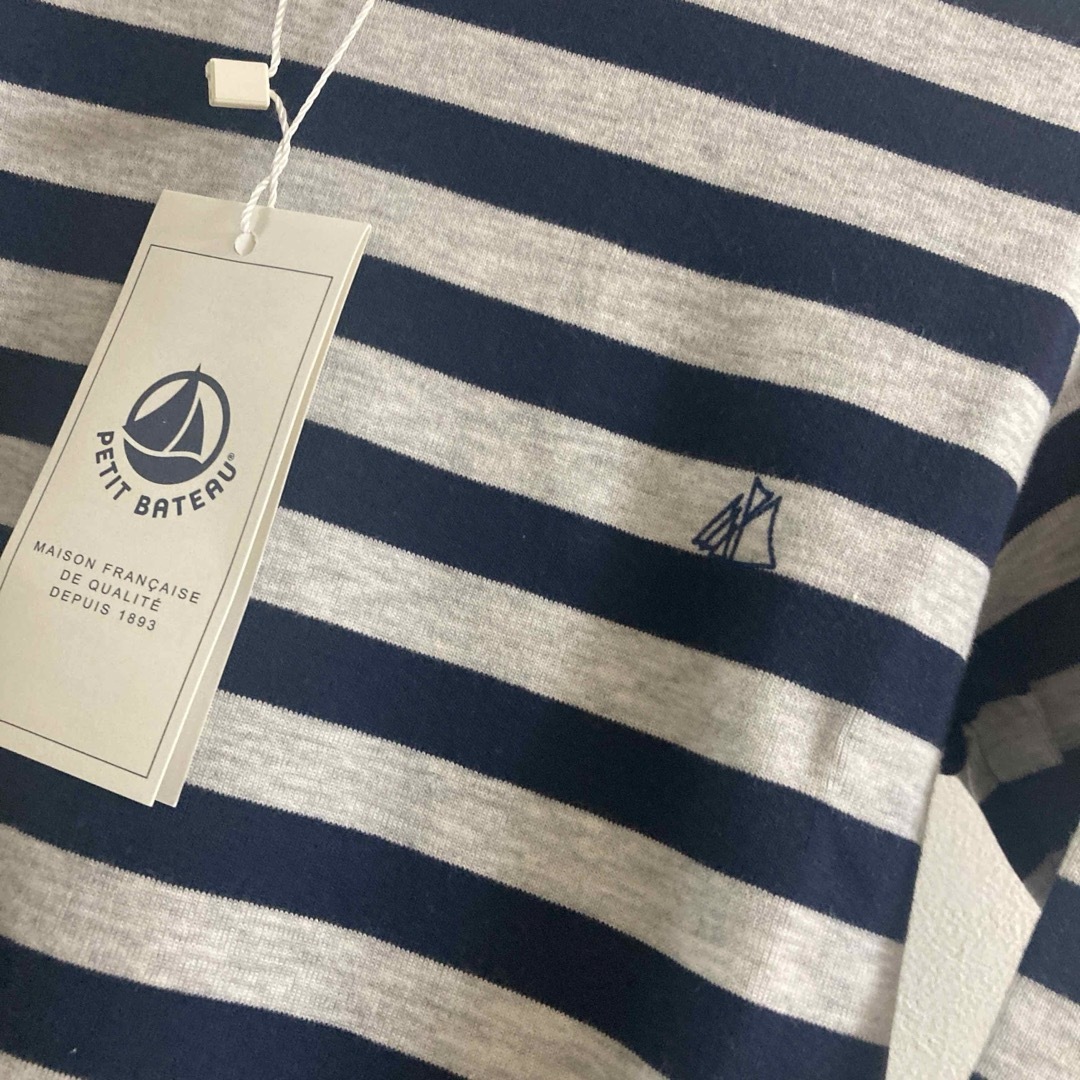 PETIT BATEAU(プチバトー)の新品　プチバトー90.95 ☺︎ロゴロンTボーダー　ラルフ、ファミリア好き キッズ/ベビー/マタニティのキッズ服男の子用(90cm~)(Tシャツ/カットソー)の商品写真