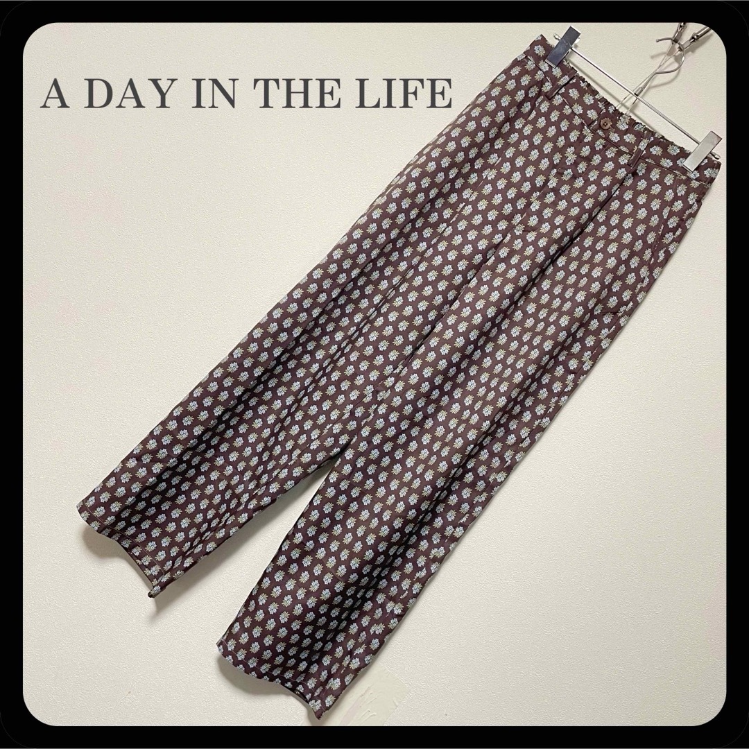 a day in the life(アデイインザライフ)の【美品】アデイインザライフ 小花柄 リラックス イージーパンツ ブラウン レディースのパンツ(カジュアルパンツ)の商品写真