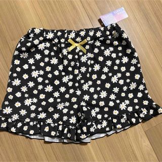 新品タグ付き150サイズ ショートパンツ  フリル付き　花柄　黒　(パンツ/スパッツ)