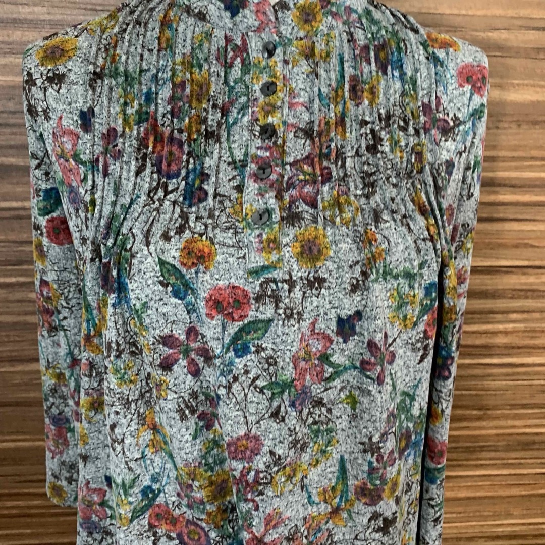 コレット Collett ニット 長袖 灰色 グレー 花柄 総柄 派手 レディースのトップス(ニット/セーター)の商品写真