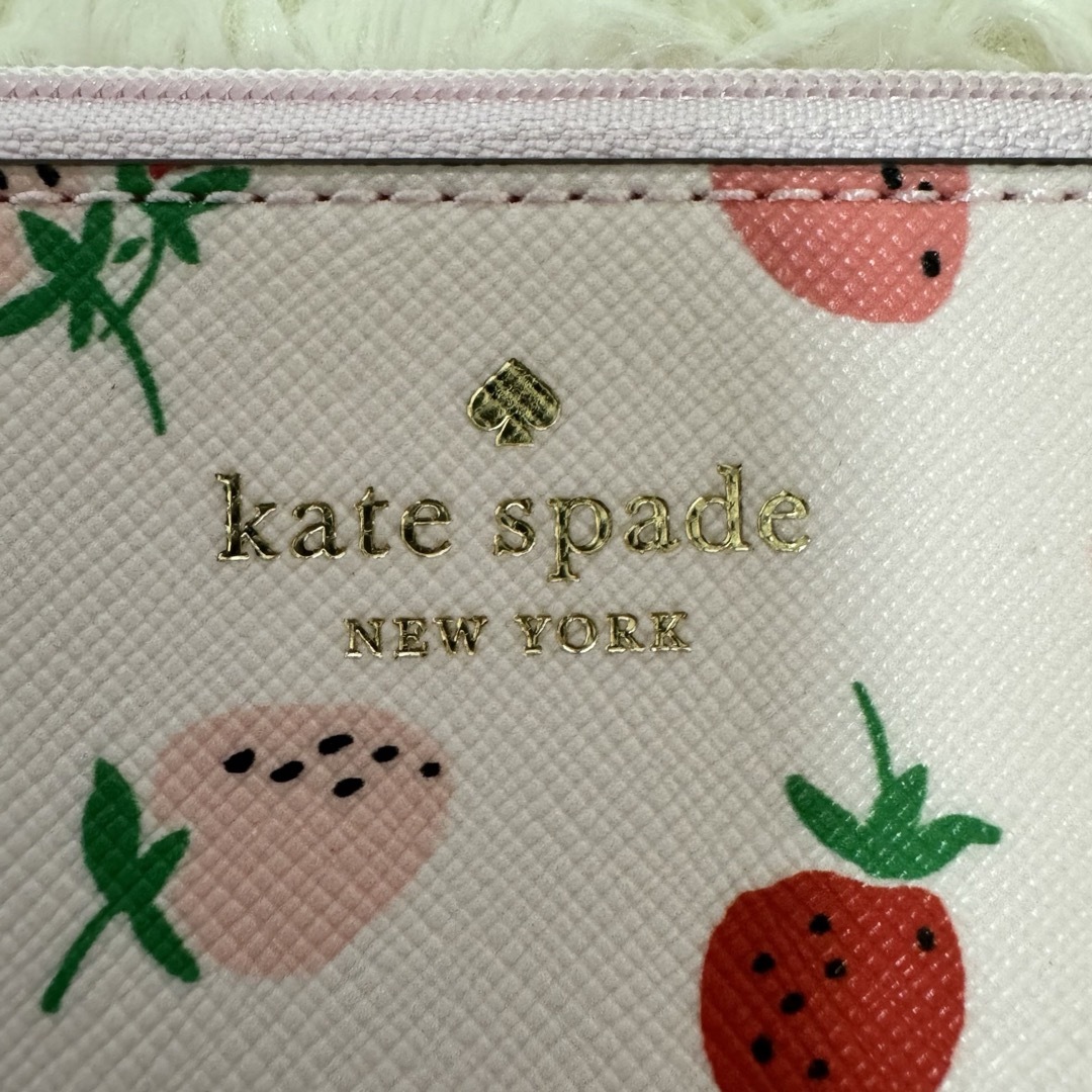 kate spade new york(ケイトスペードニューヨーク)のKATE SPADE  ケイトスペード　ポーチ　イチゴ　いちご　レザー　美品 レディースのファッション小物(ポーチ)の商品写真