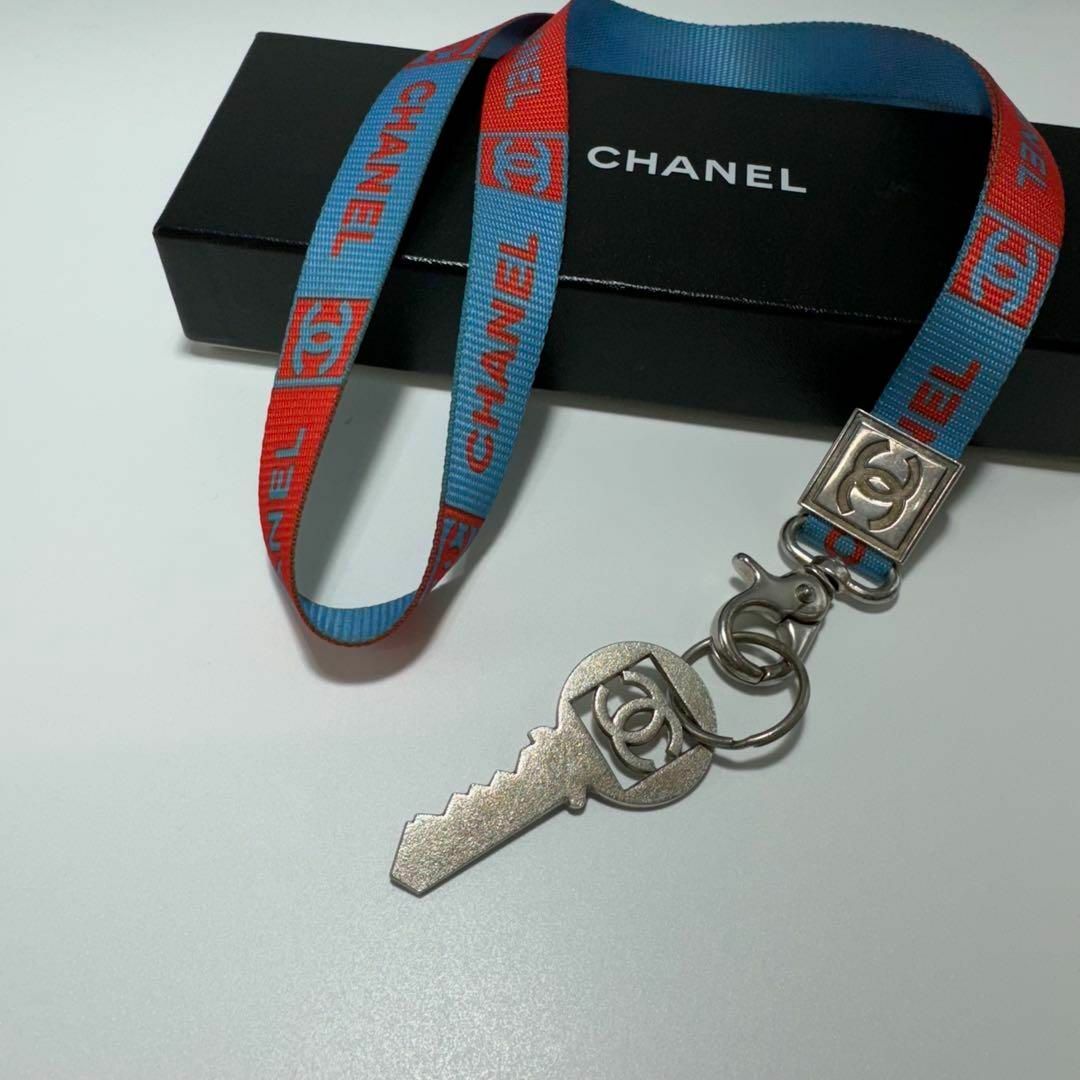 CHANEL(シャネル)の専用CHANEL スポーツ　ストラップ　鍵　ネックレス　02S ココマーク レディースのアクセサリー(ネックレス)の商品写真