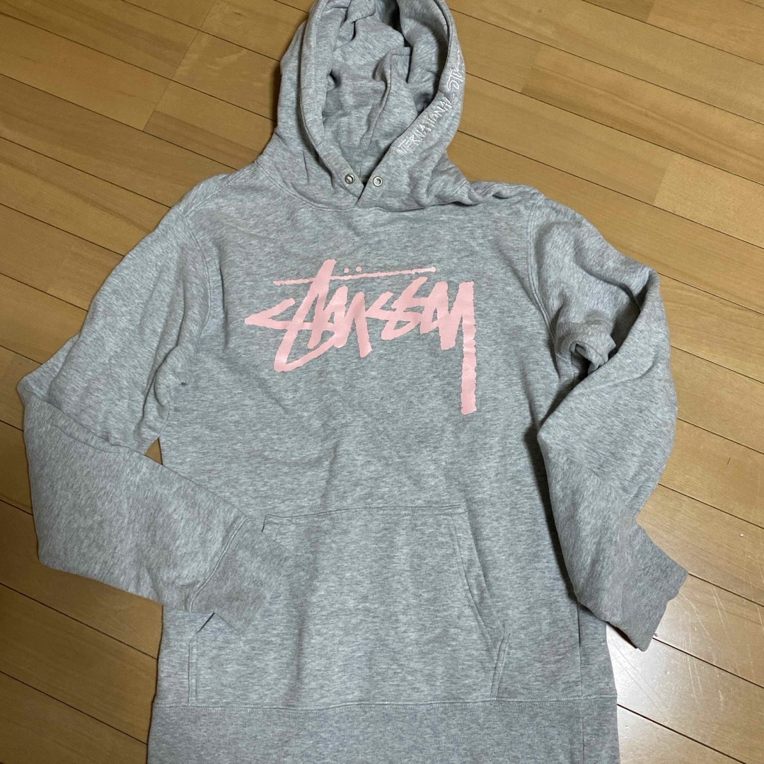 STUSSY(ステューシー)の値下げ☆stussyパーカー☆M レディースのトップス(パーカー)の商品写真