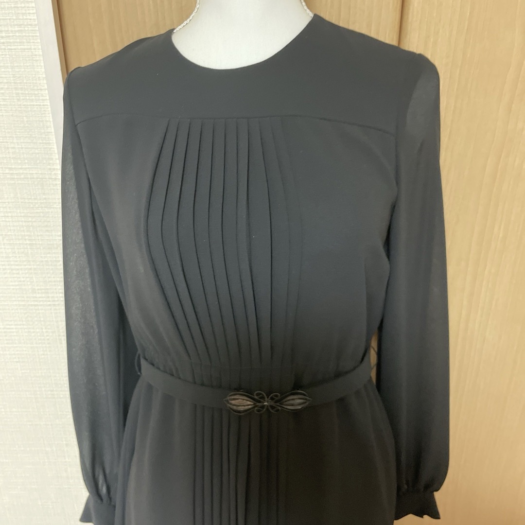 SOIR(ソワール)の東京ソワール　夏用ブラックフォーマルワンピース　7号 レディースのフォーマル/ドレス(礼服/喪服)の商品写真