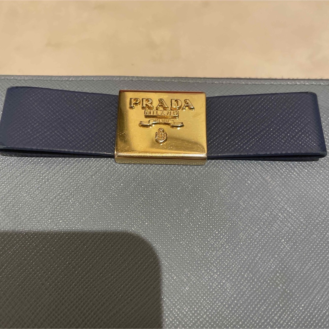PRADA(プラダ)のPRADA プラダ 長財布　ラウンドファスナー　リボン　ライトブルー レディースのファッション小物(財布)の商品写真