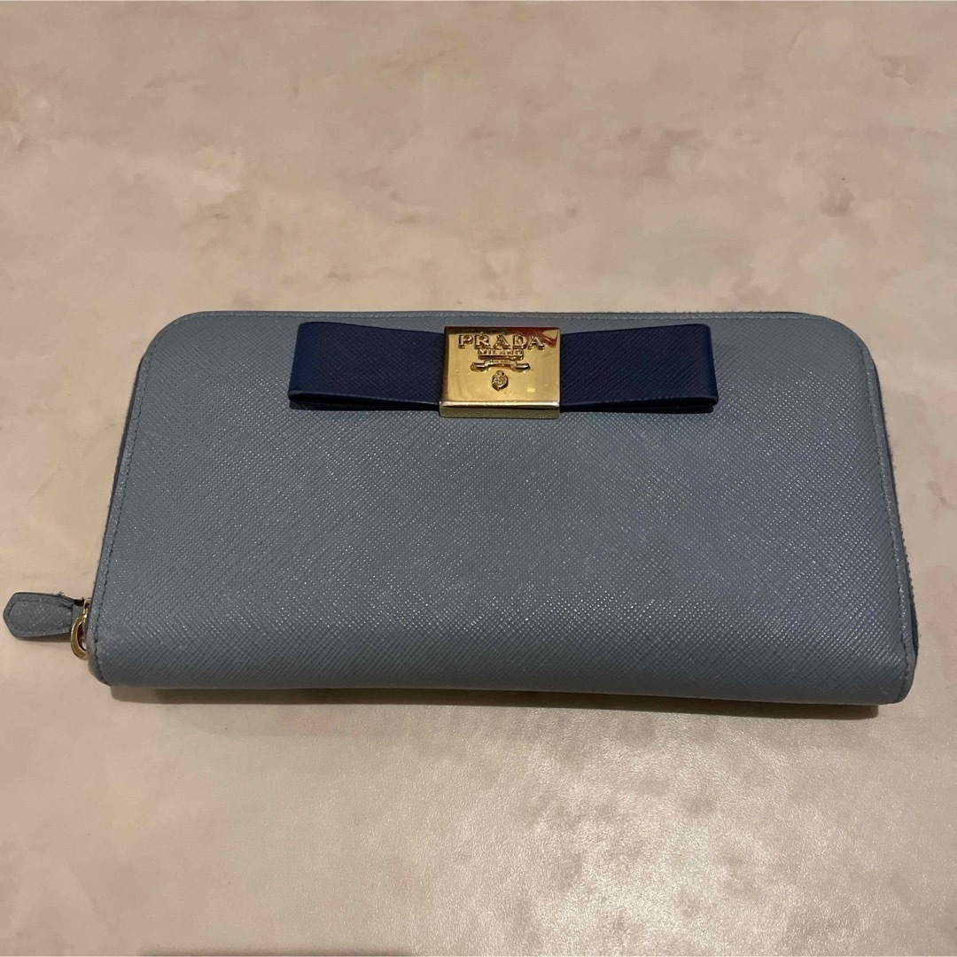 PRADA(プラダ)のPRADA プラダ 長財布　ラウンドファスナー　リボン　ライトブルー レディースのファッション小物(財布)の商品写真