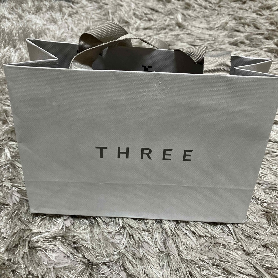 THREE(スリー)のTHREE：スリー　ショッパー　紙袋 レディースのバッグ(ショップ袋)の商品写真