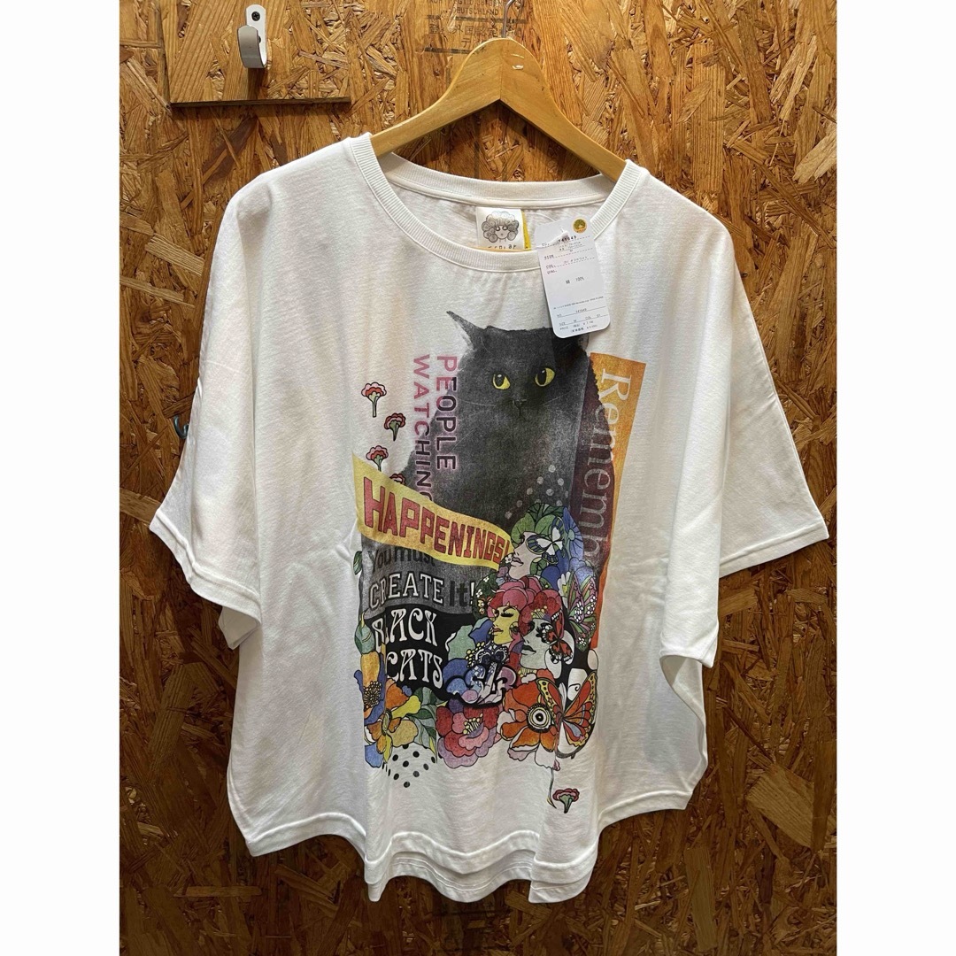 ScoLar(スカラー)のスカラー　141649：黒ネコと女の子 カラフルプリントプルオーバー レディースのトップス(Tシャツ(半袖/袖なし))の商品写真