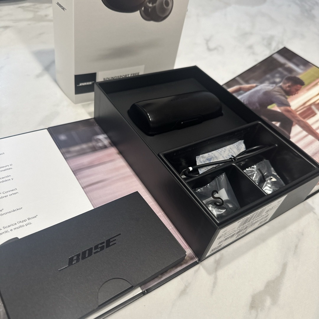 BOSE(ボーズ)のBose SoundSport Free wireless headphones スマホ/家電/カメラのオーディオ機器(ヘッドフォン/イヤフォン)の商品写真