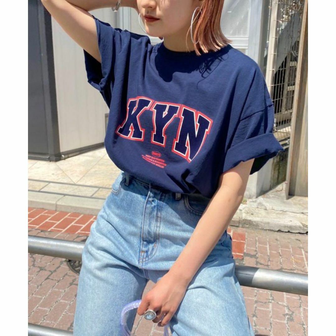 WHO'S WHO gallery(フーズフーギャラリー)の美品　 【KOOKY'N/クーキー】フロッキーカレッジTEE レディースのトップス(Tシャツ(半袖/袖なし))の商品写真