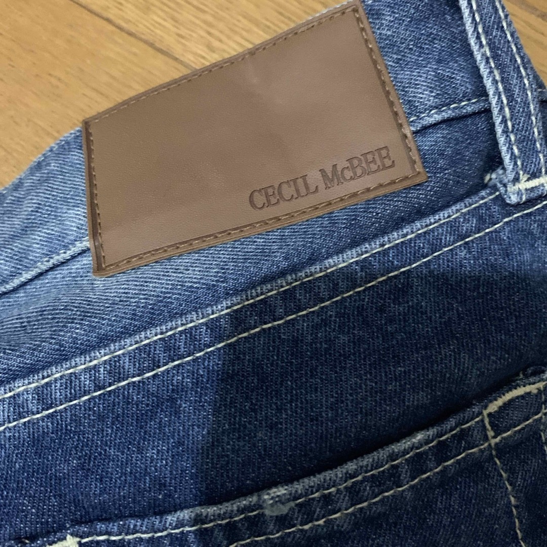 CECIL McBEE(セシルマクビー)のCECIL Mc BEE  ダメージデニムパンツ レディースのパンツ(デニム/ジーンズ)の商品写真