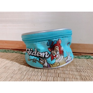 ディズニー猫缶型レザー風ポーチ　ピノキオ　ギデオン(キャラクターグッズ)