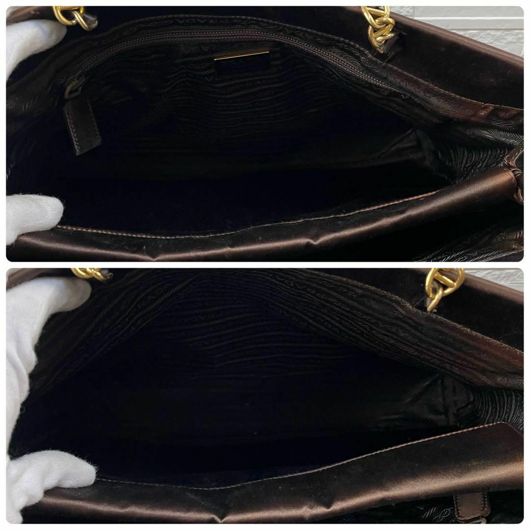 PRADA(プラダ)のプラダ ナイロン サテン チェーン ショルダー トート バッグ 三角 プレート レディースのバッグ(トートバッグ)の商品写真