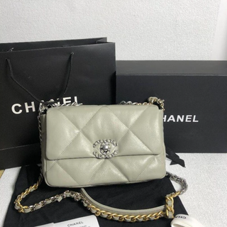 シャネル(CHANEL)の美品CHANEL 19 ラムスキン　バッグ(ショルダーバッグ)