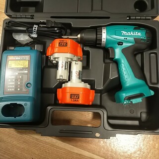 マキタ(Makita)のマキタ 充電式ドライバドリル 12V バッテリー2個付き M655D(工具)