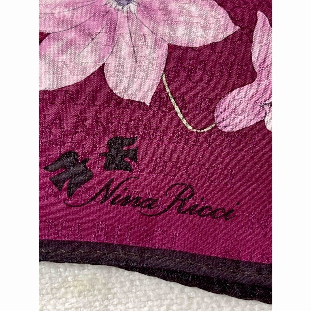 NINA RICCI(ニナリッチ)のNina Ricci  高級感　シルク混　大判ハンカチーフ　赤紫カラー花柄 レディースのファッション小物(ハンカチ)の商品写真