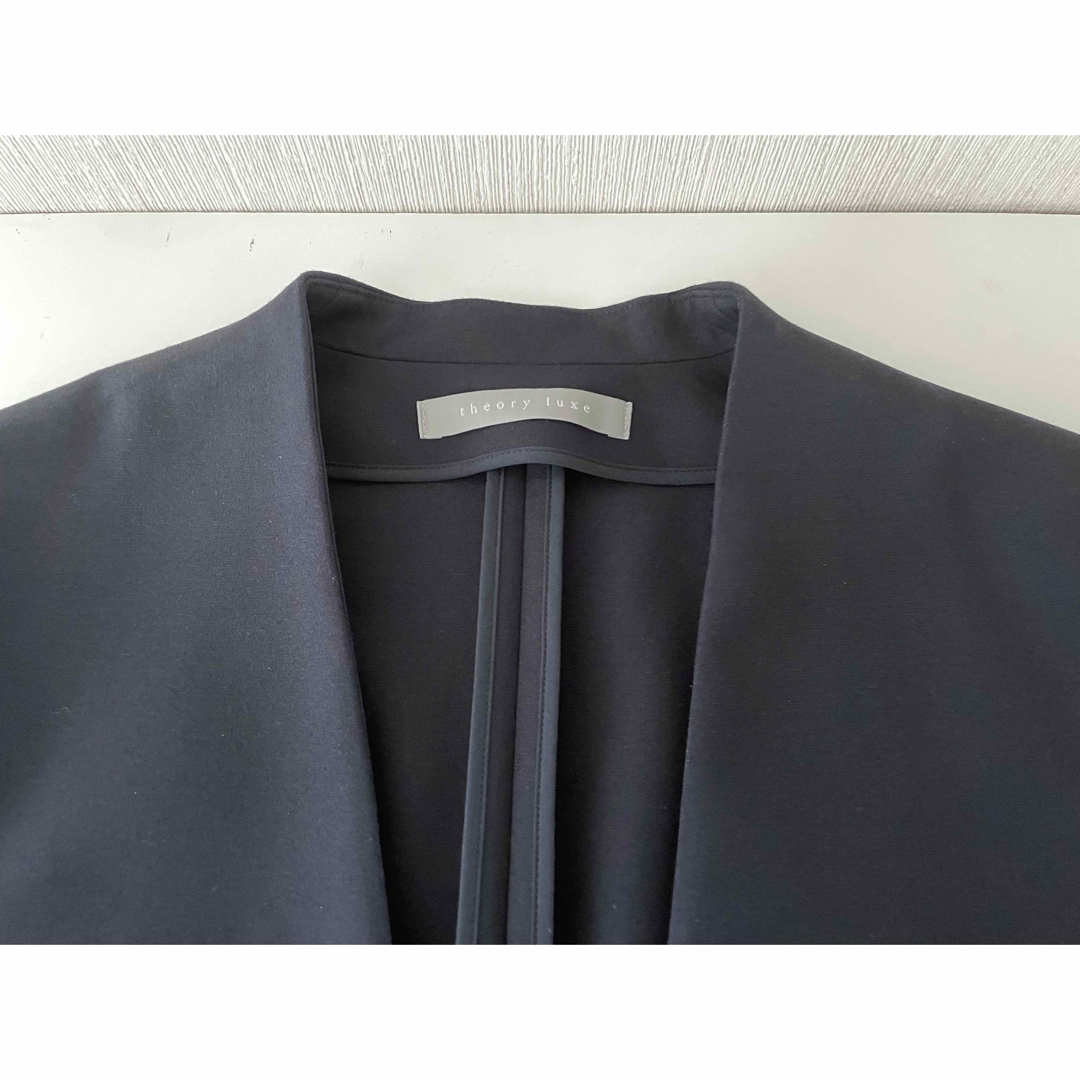 Theory luxe(セオリーリュクス)のTheory luxe ウォッシャブル ノーカラージャケット 紺 38 洗える レディースのジャケット/アウター(ノーカラージャケット)の商品写真