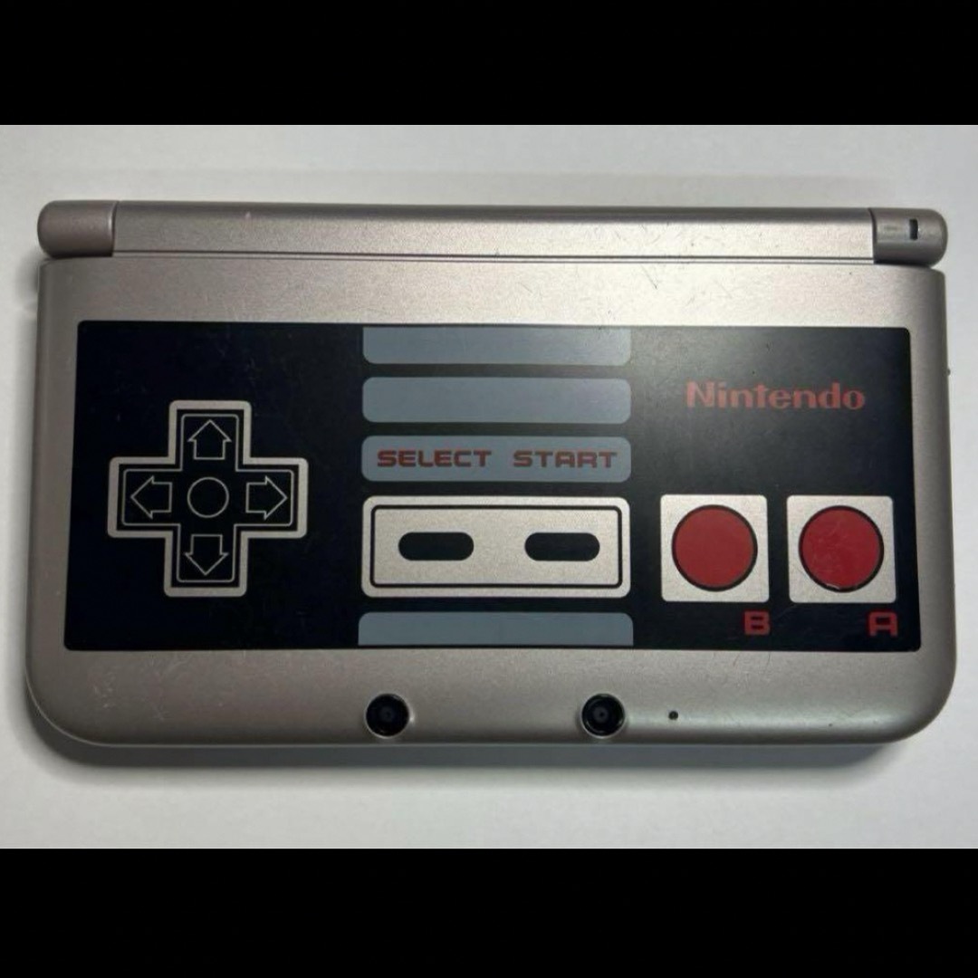Nintendo 3DS XL Retro NES Edition エンタメ/ホビーのゲームソフト/ゲーム機本体(携帯用ゲーム機本体)の商品写真