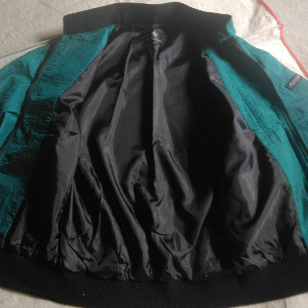 【新品未使用】ABURAYSIA　ナイロン　ジャンパー　お洒落襟　裏地付き　M メンズのジャケット/アウター(ナイロンジャケット)の商品写真
