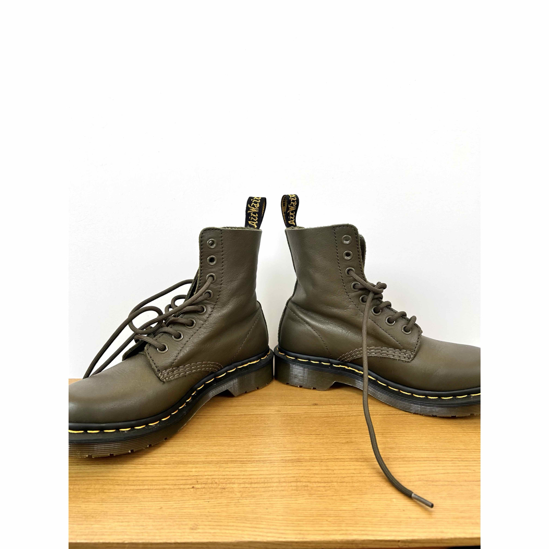 Dr.Martens(ドクターマーチン)のドクターマーチン Dr. MARTENS ブーツ オリーブ 36EU レディースの靴/シューズ(ブーツ)の商品写真