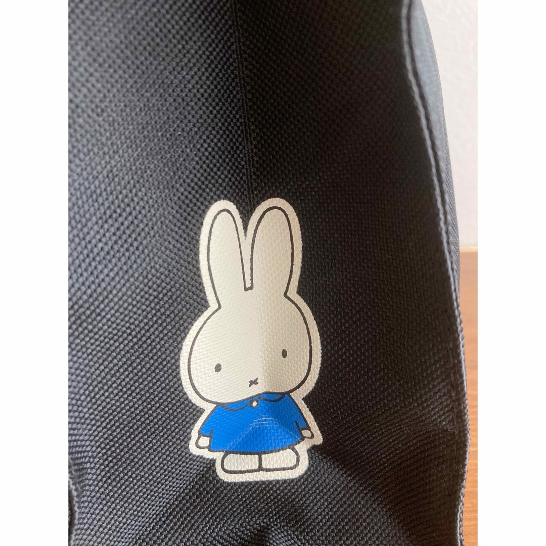 miffy(ミッフィー)のミッフィー　黒色　A4サイズバッグ　非売品 エンタメ/ホビーのおもちゃ/ぬいぐるみ(キャラクターグッズ)の商品写真