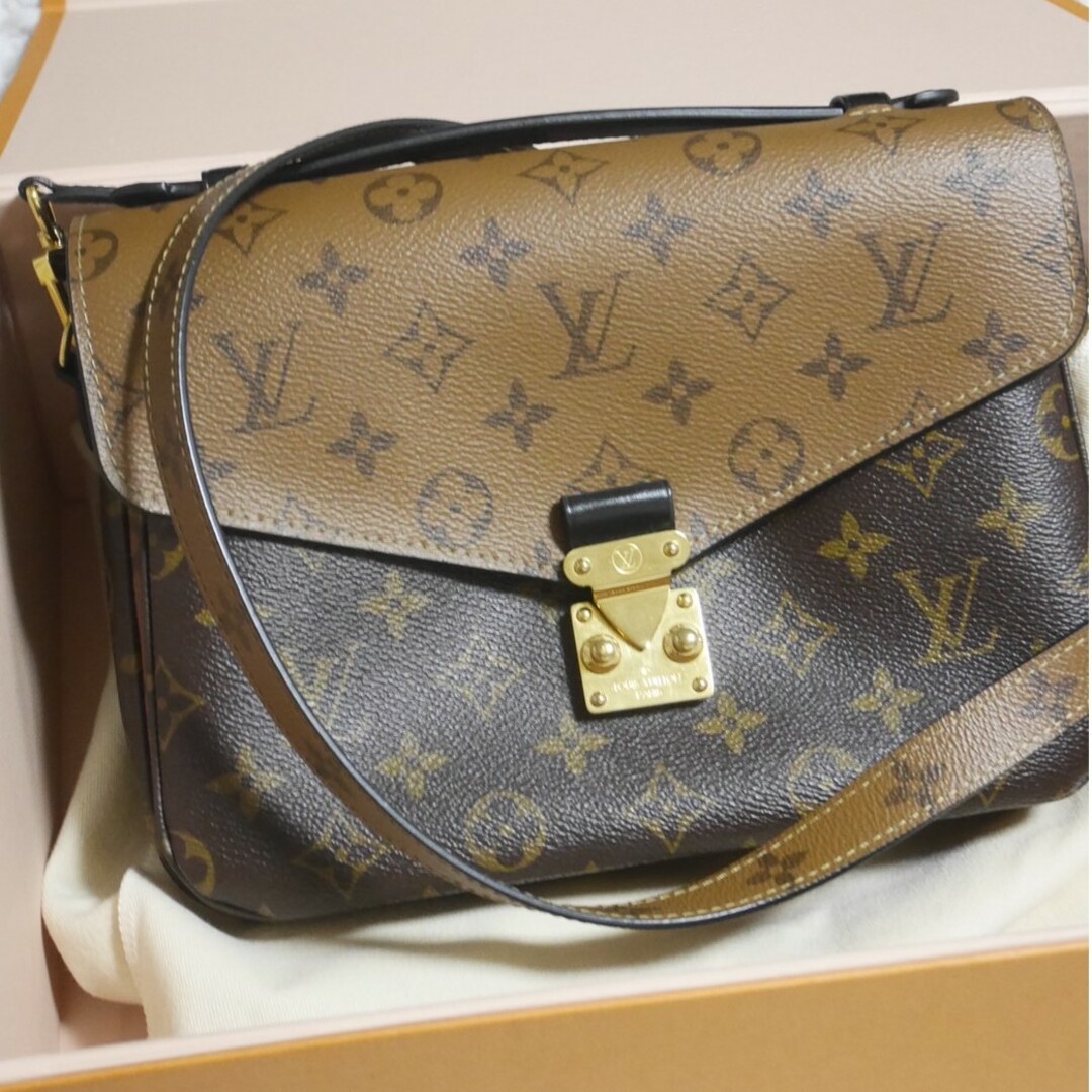 LOUIS VUITTON(ルイヴィトン)のルイ・ヴィトン ポシェット・メティス MM モノグラム・リバース レディースのバッグ(ショルダーバッグ)の商品写真