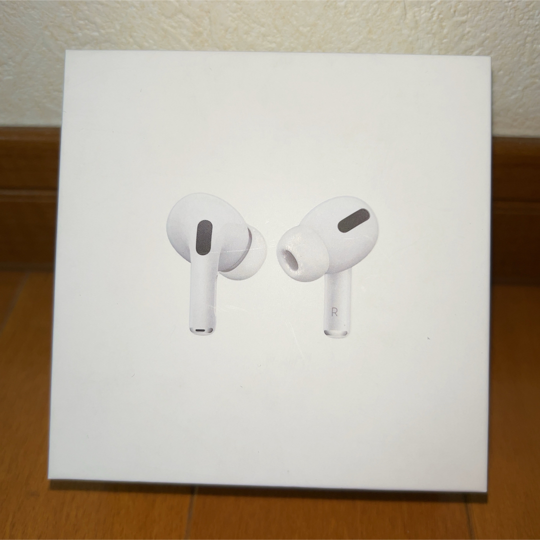 Apple(アップル)のアップル純正品　AirPods Pro　エアーポッズプロ　イヤホン　充電ケース スマホ/家電/カメラのオーディオ機器(ヘッドフォン/イヤフォン)の商品写真