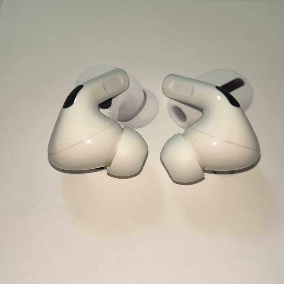 Apple(アップル)のアップル純正品　AirPods Pro　エアーポッズプロ　イヤホン　充電ケース スマホ/家電/カメラのオーディオ機器(ヘッドフォン/イヤフォン)の商品写真