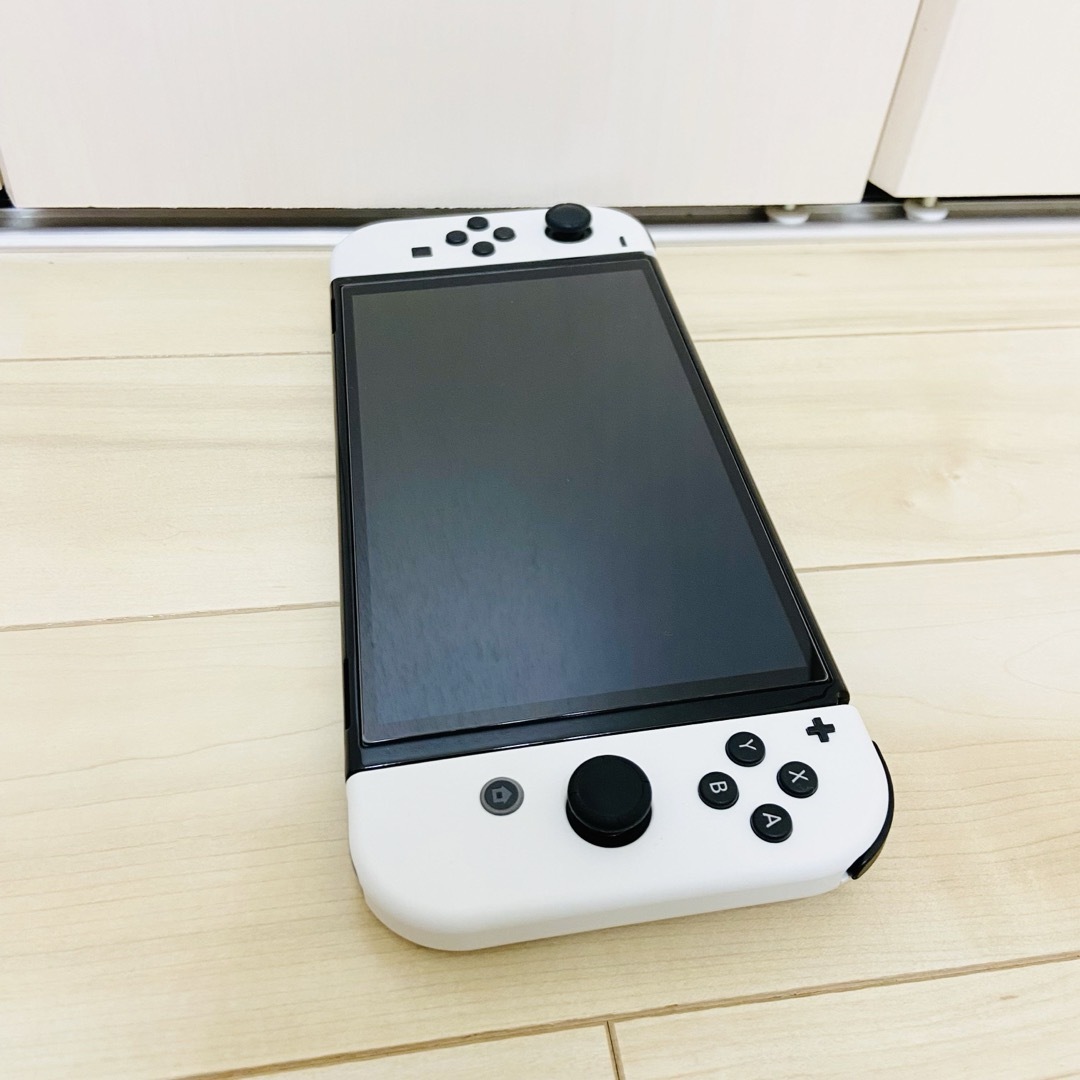 Nintendo Switch(ニンテンドースイッチ)の【保証書付】有機EL Nintendo Switch ニンテンドースイッチ　本体 エンタメ/ホビーのゲームソフト/ゲーム機本体(家庭用ゲーム機本体)の商品写真