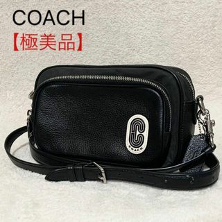 コーチ(COACH)の【極美品】コーチ カメラバッグ ショルダー ロゴワッペン 91065 黒　花柄(ショルダーバッグ)