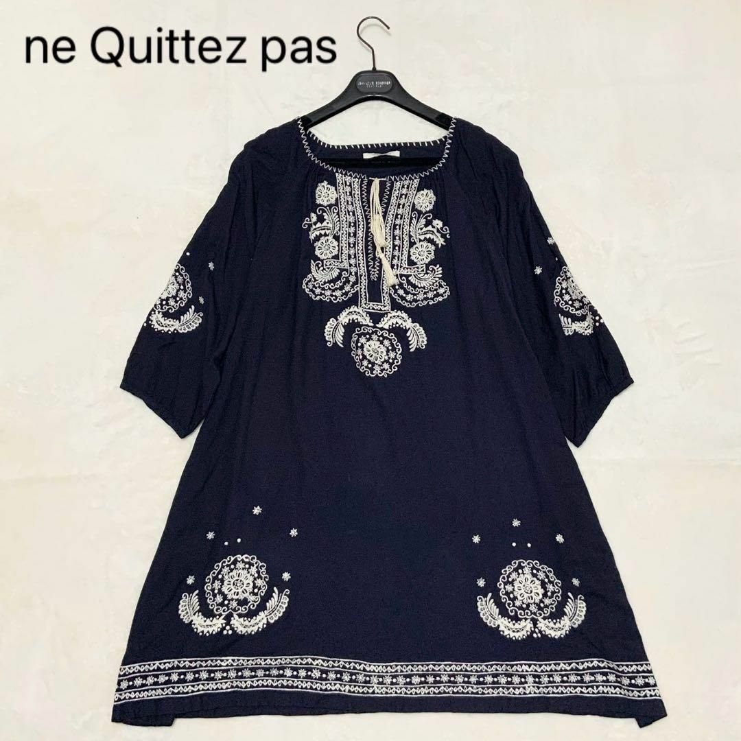 ne Quittez pas(ヌキテパ)のne Quittez pas ヌキテパ ワンピース 刺繍 ネイビー 春夏 インド レディースのワンピース(ひざ丈ワンピース)の商品写真