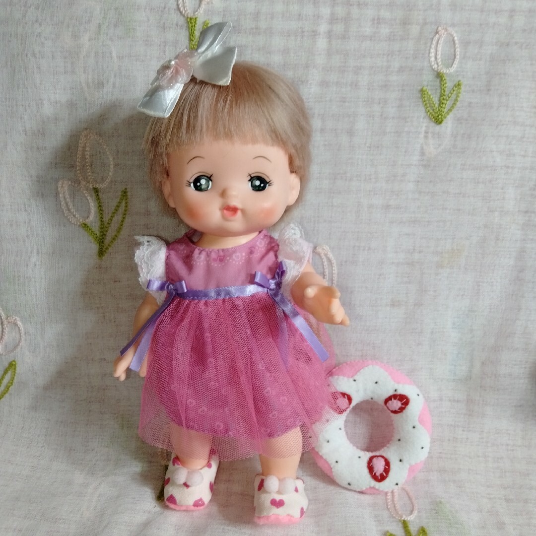 メルちゃん人形と洋服セットです。 エンタメ/ホビーのおもちゃ/ぬいぐるみ(キャラクターグッズ)の商品写真