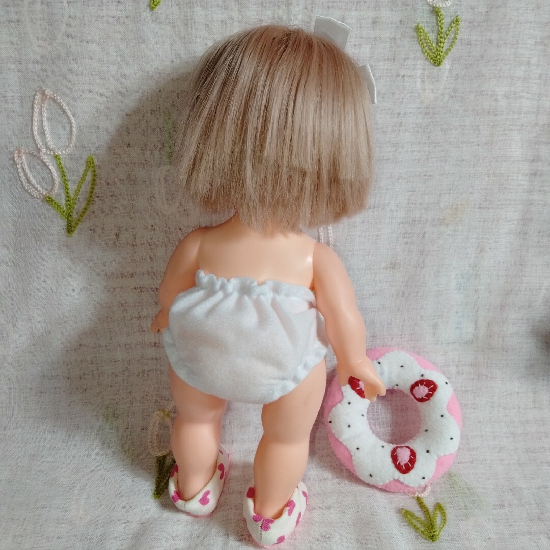 メルちゃん人形と洋服セットです。 エンタメ/ホビーのおもちゃ/ぬいぐるみ(キャラクターグッズ)の商品写真