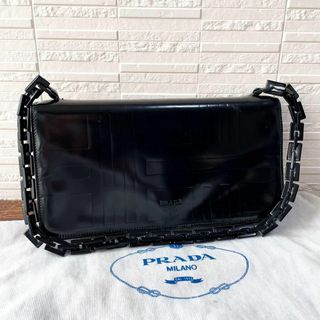 プラダ(PRADA)のプラダ エナメル カーフレザー プラスチック チェーン ショルダー バッグ 黒(ショルダーバッグ)