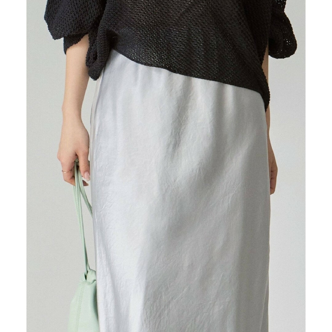 Noble(ノーブル)の《追加2》ナローAラインサテンスカート レディースのスカート(ロングスカート)の商品写真