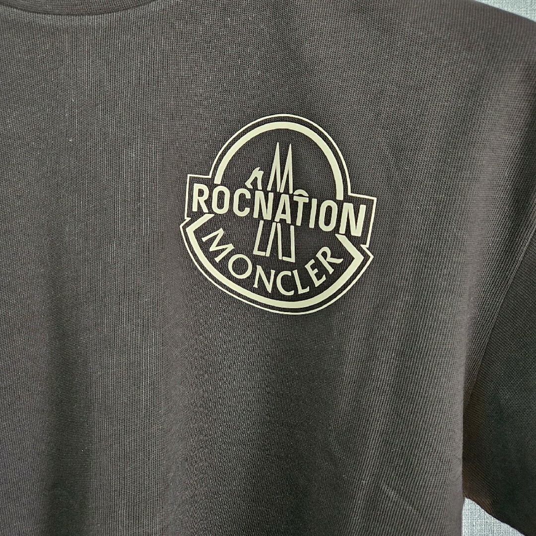 MONCLER(モンクレール)のMoncler x Roc Nation by Jay-Z コレクション メンズのトップス(Tシャツ/カットソー(半袖/袖なし))の商品写真