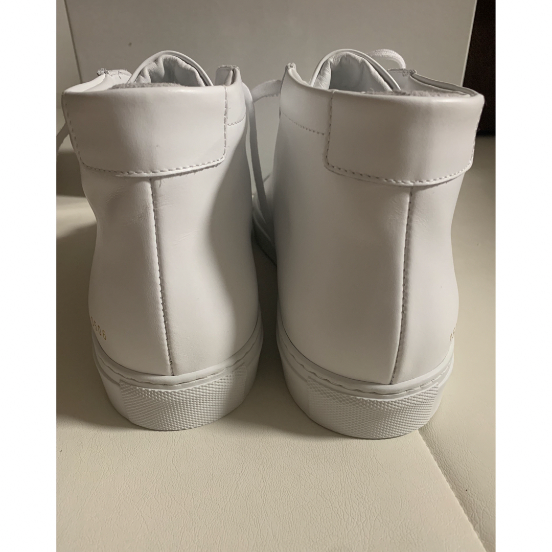 COMMON PROJECTS(コモンプロジェクト)のコモンプロジェクト　ハイカット  白　新品未使用 メンズの靴/シューズ(スニーカー)の商品写真