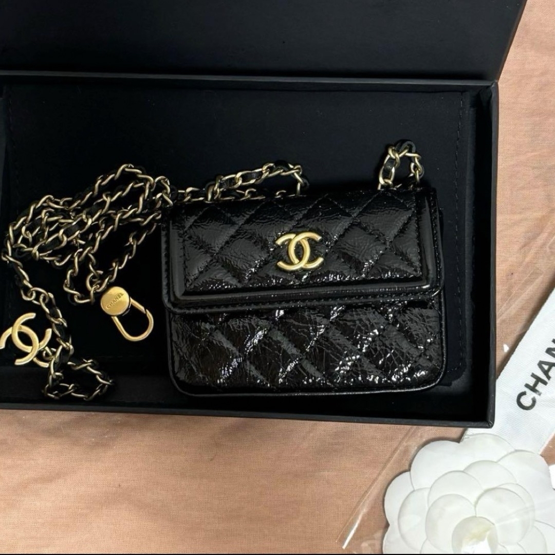 CHANEL(シャネル)のシャネル　ブラック　ミニバッグ　チェーンウエストバッグ レディースのバッグ(ショルダーバッグ)の商品写真