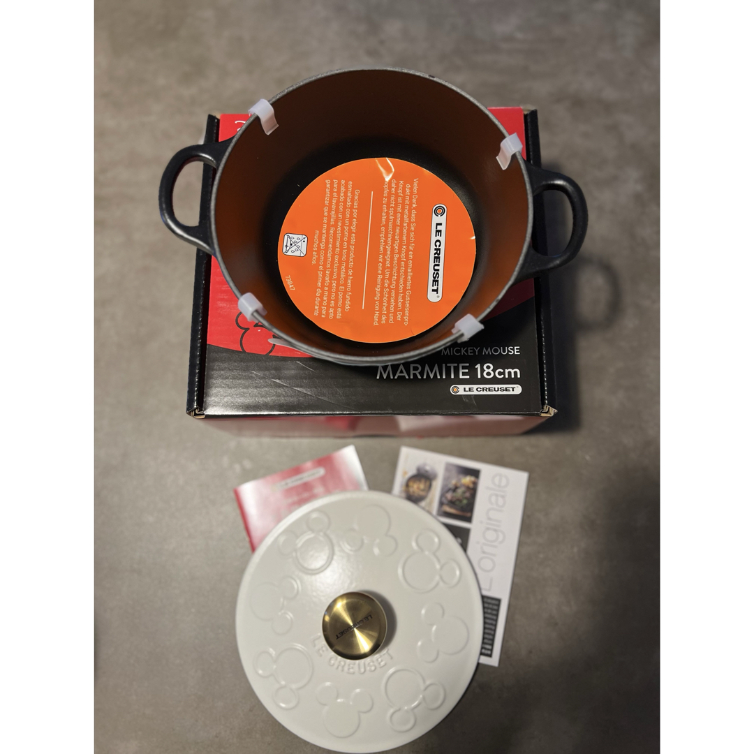 LE CREUSET(ルクルーゼ)の新品　限定　ル・クルーゼ　ミッキー マルミット 18cm コットン インテリア/住まい/日用品のキッチン/食器(鍋/フライパン)の商品写真