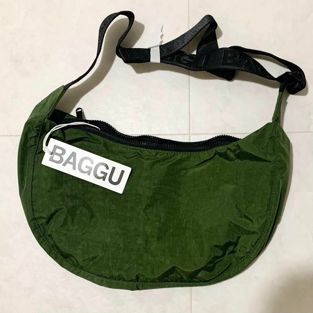 BAGGU(バグゥ)の1点限定 BAGGU ミディアム ナイロン クレッセントバッグ ローレルグリーン レディースのバッグ(ショルダーバッグ)の商品写真