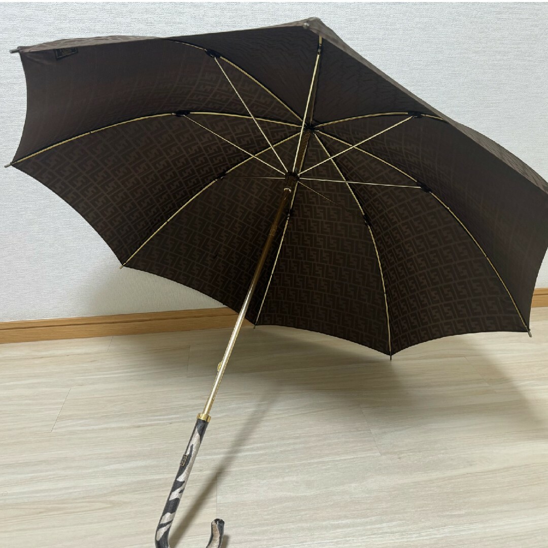 FENDI(フェンディ)のFENDI傘　ムーンバット製 レディースのファッション小物(傘)の商品写真