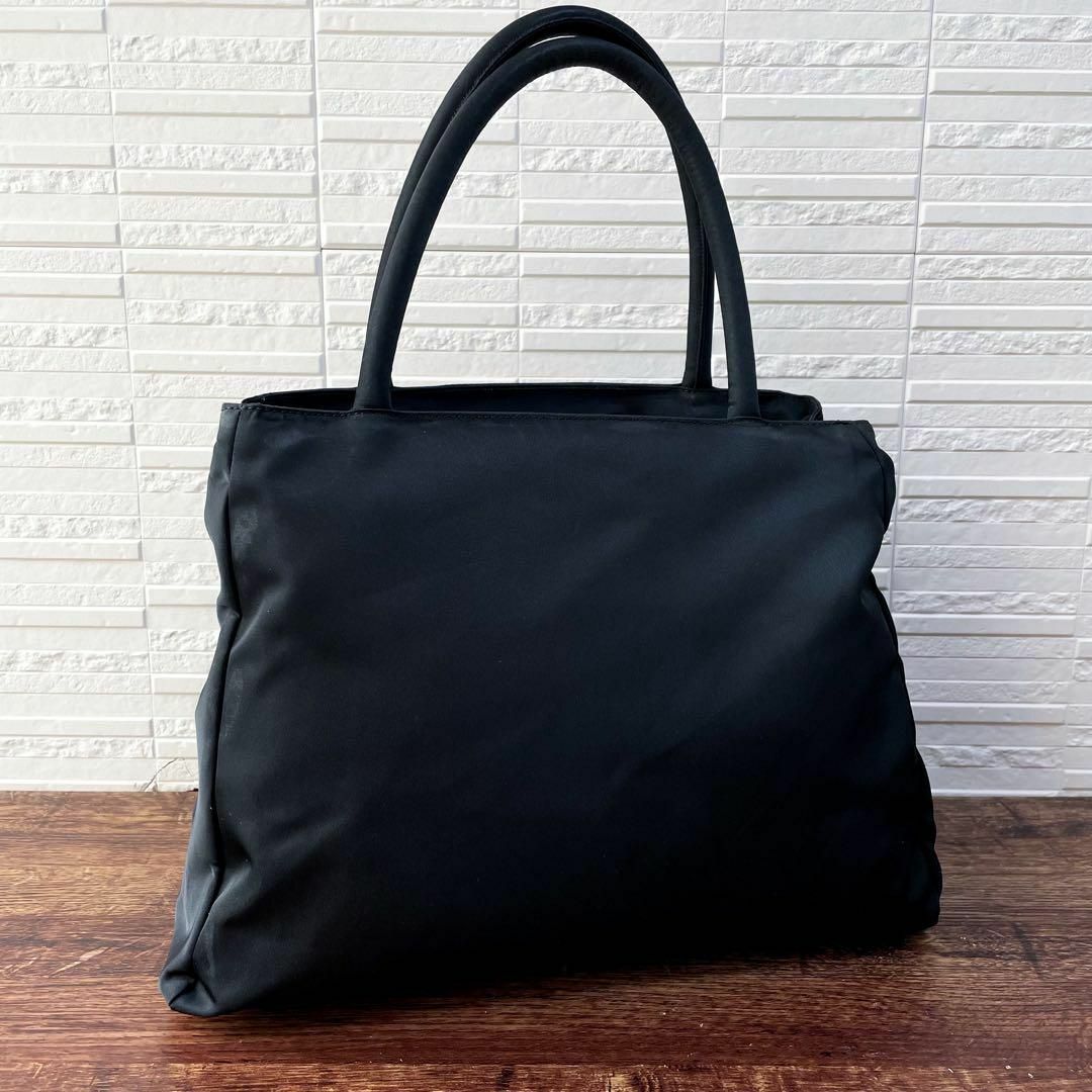 PRADA(プラダ)のプラダ ナイロン ハンド トート バッグ 三角プレートロゴ ブラック 黒 レディースのバッグ(ハンドバッグ)の商品写真
