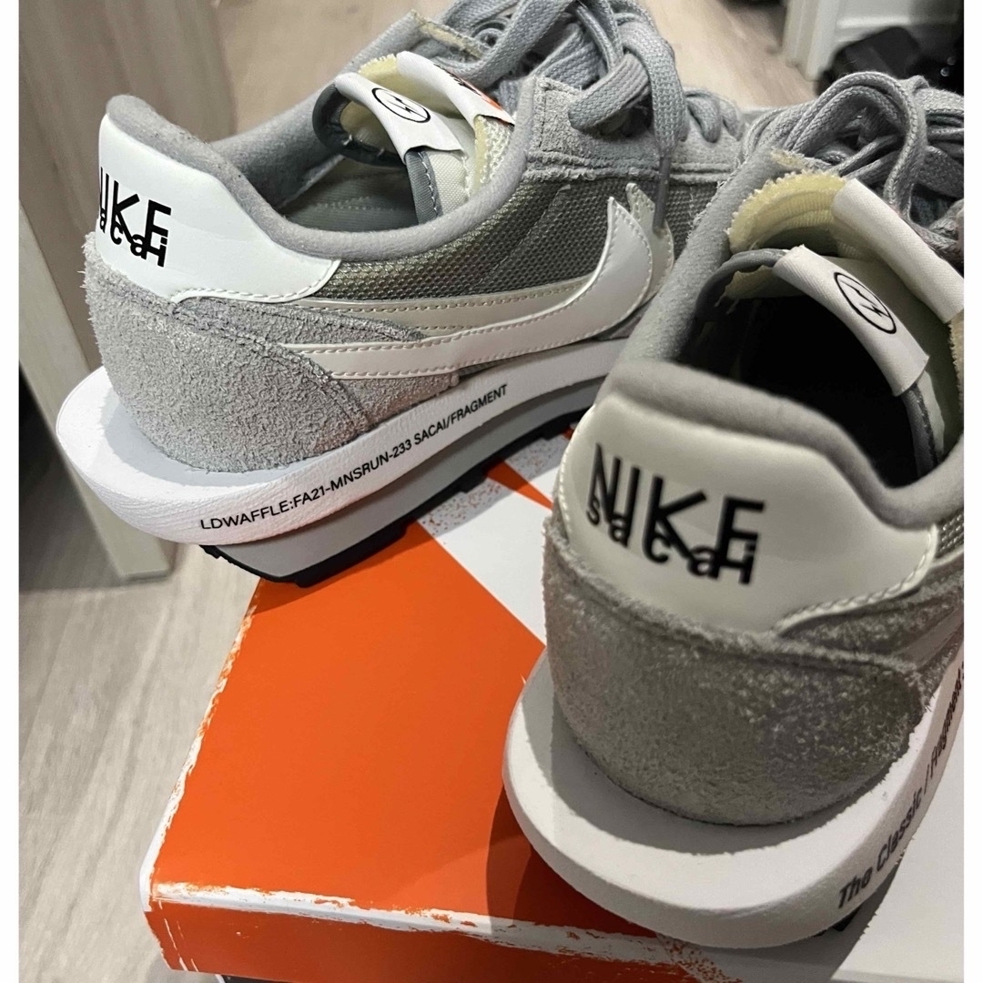 NIKE(ナイキ)のNIKE LD WAFFLE SF SACAI FRAGMENT GREY メンズの靴/シューズ(スニーカー)の商品写真