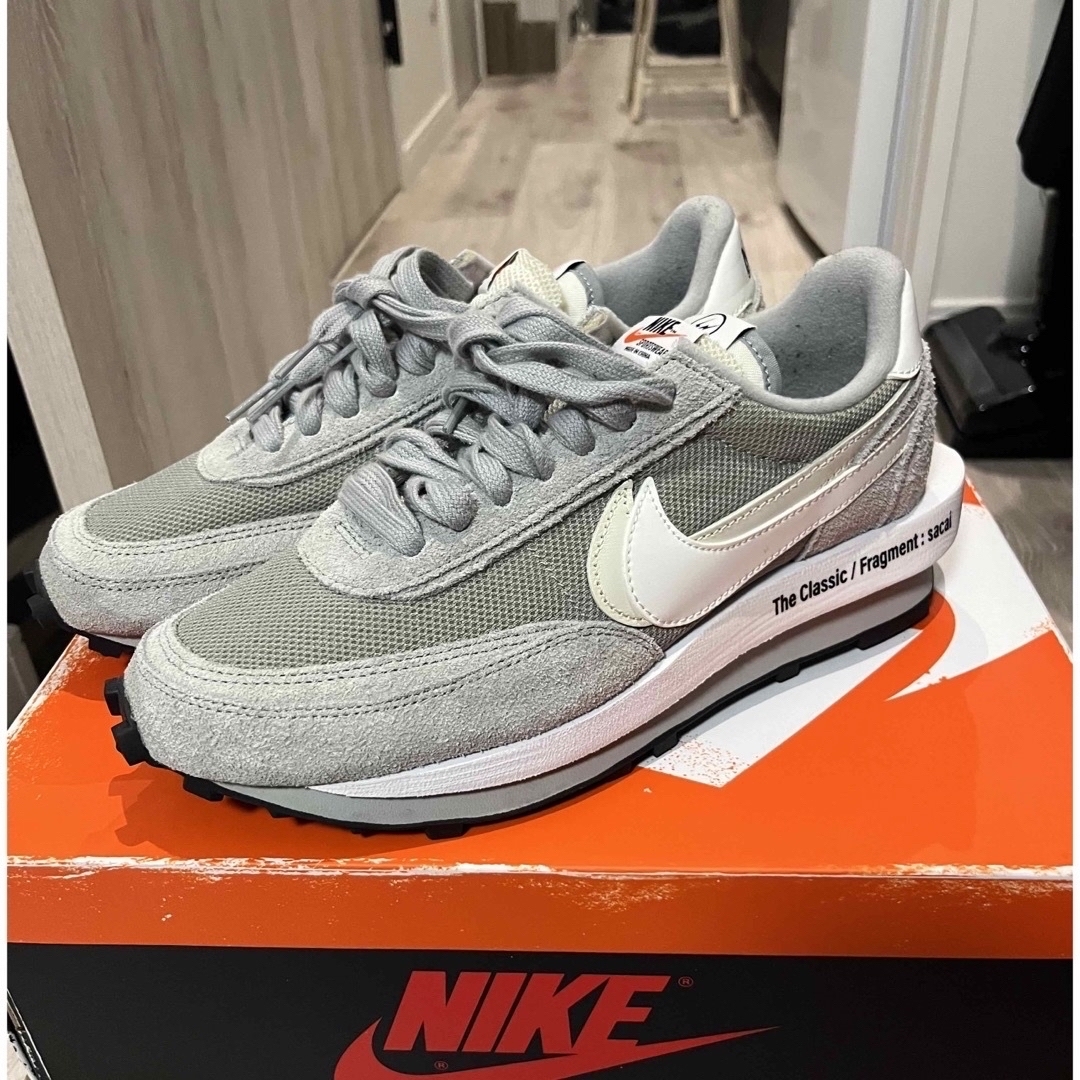 NIKE(ナイキ)のNIKE LD WAFFLE SF SACAI FRAGMENT GREY メンズの靴/シューズ(スニーカー)の商品写真