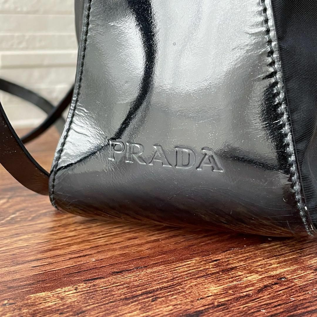 PRADA(プラダ)のプラダ ナイロン×エナメル ハンド ショルダー バッグ 2WAY ブラック 黒 レディースのバッグ(ショルダーバッグ)の商品写真