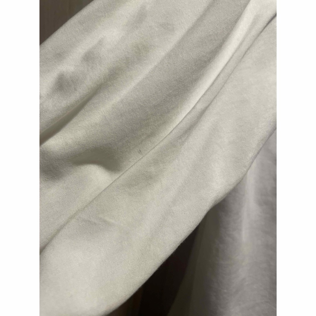 JEANASIS(ジーナシス)のJEANASIS 白ロングシャツ レディースのトップス(シャツ/ブラウス(長袖/七分))の商品写真