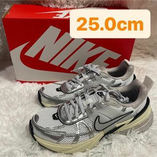 ナイキ(NIKE)のずっと真夜中でいいのに。ACAね着用 NIKE V2K RUN 25cm(スニーカー)