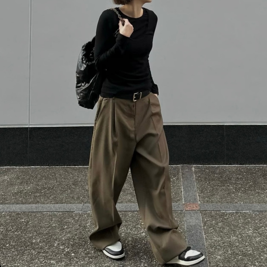 oksoon ok.soon オクスン 1tuck casual slacks レディースのパンツ(カジュアルパンツ)の商品写真