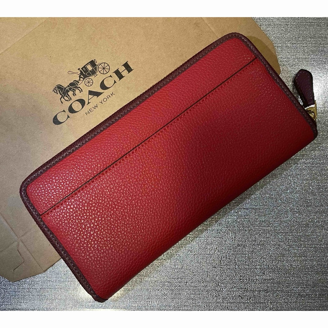 COACH(コーチ)のCOACH ディズニー　コラボ　長財布　ミッキー　赤　レッド　未使用 レディースのファッション小物(財布)の商品写真